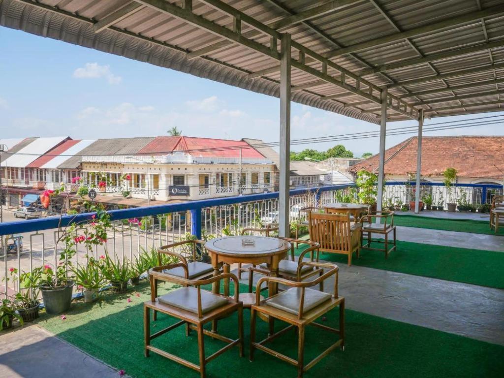 Kfg Guesthouse Тхакхэк Экстерьер фото