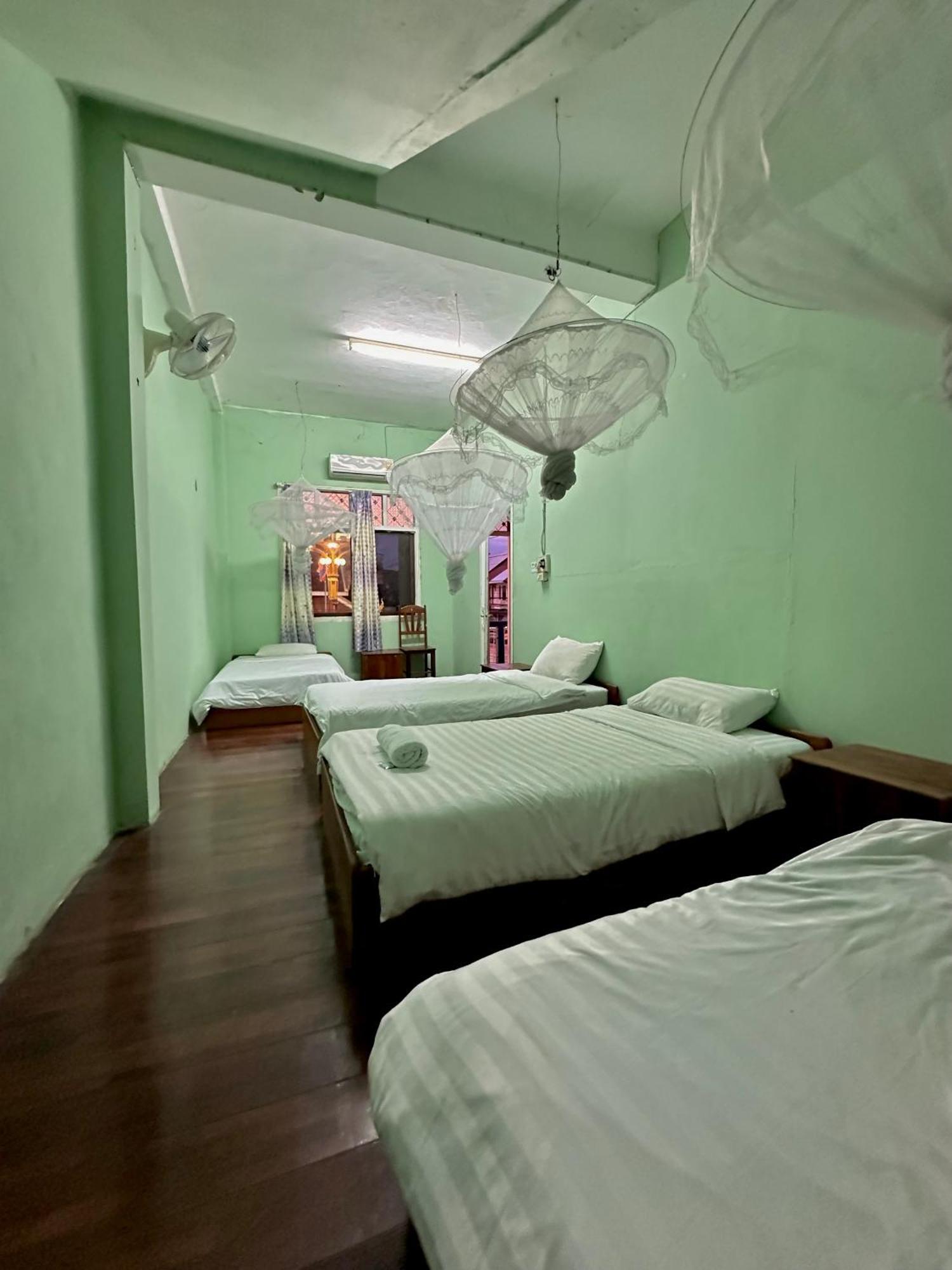 Kfg Guesthouse Тхакхэк Экстерьер фото