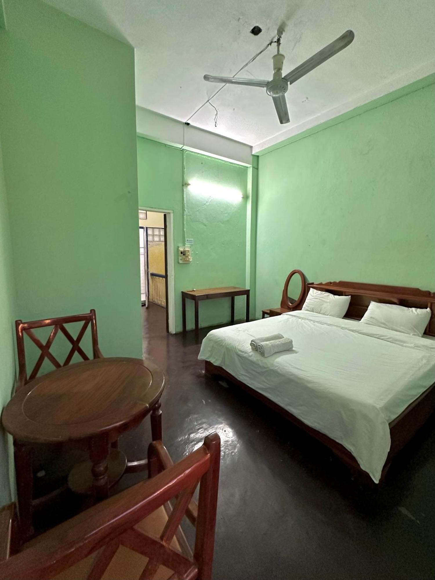 Kfg Guesthouse Тхакхэк Экстерьер фото